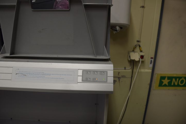 481764-5 Light cabinets 2850, 6500, 4000 K and UV light