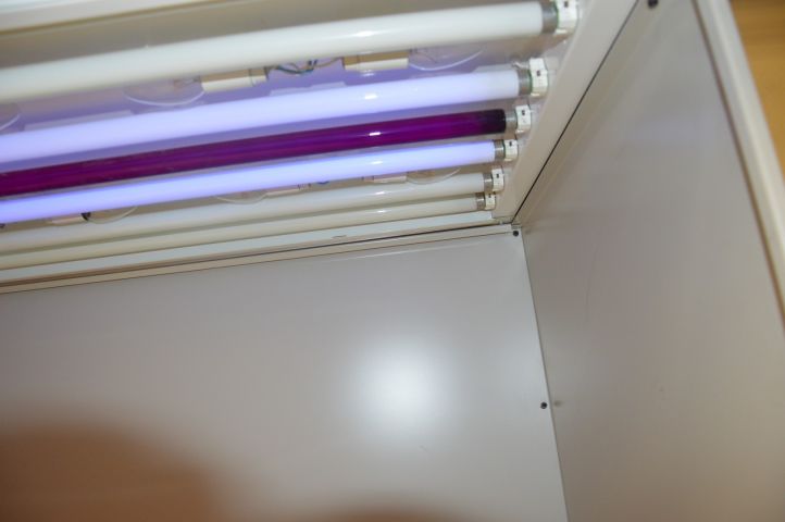 481764-6 Light cabinets 2850, 6500, 4000 K and UV light