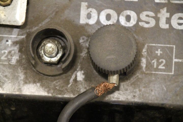 468463-3 Battery Charger Deca Class Booster 350E