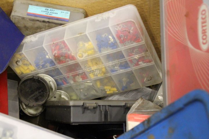 468486-4 Pall med verktyg och biltillbehör