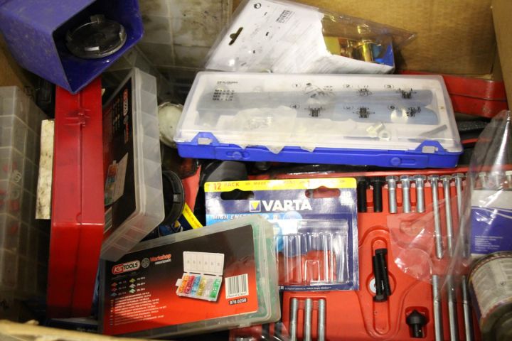 468486-5 Pall med verktyg och biltillbehör