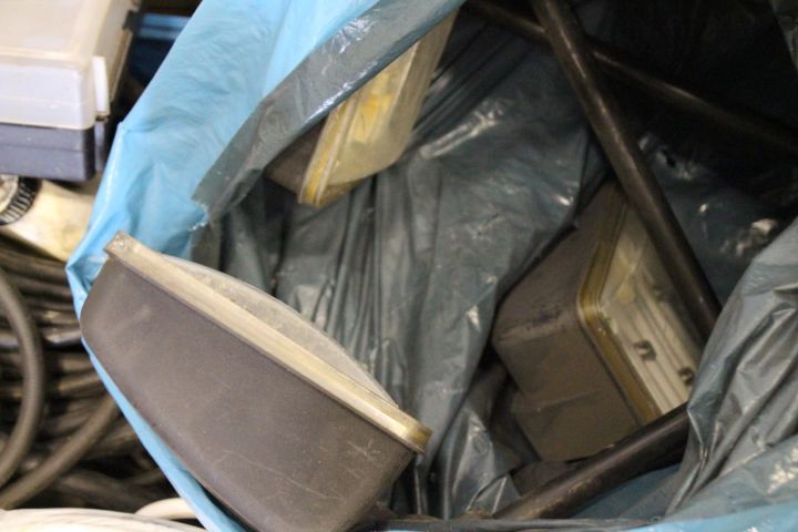 468486-11 Pall med verktyg och biltillbehör