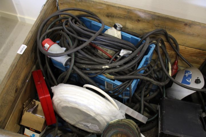 468486-13 Pall med verktyg och biltillbehör