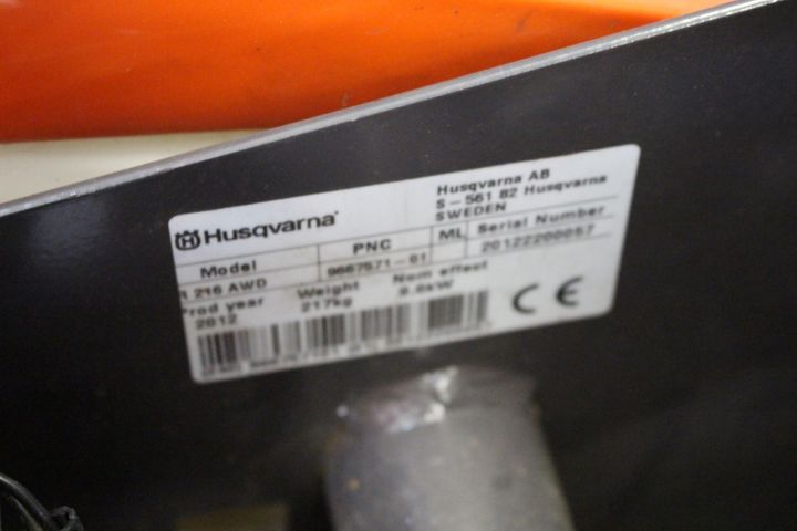 482625-8 Åkgräsklippare Husqvarna R216 AWD -2012