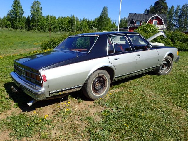 465559-7 Chevrolet Caprice Classic -79 Reg No: KAT999