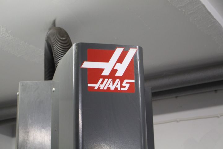 482908-3 CNC-controlled mill HAAS TM2P-10 (Gothenburg)