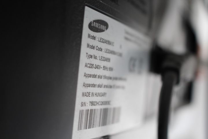 483079-5 Wall TV Samsung DVB SR5 with remote control