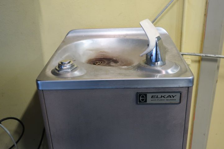 469409-1 Elkay water fountain