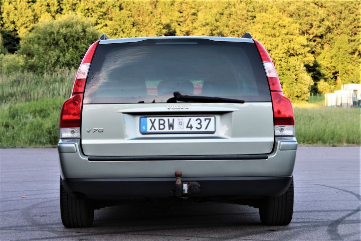 433678-2 Volvo V70 D5 185hk Kinetic 7-seater -06