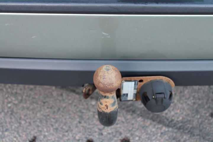 433678-14 Volvo V70 D5 185hk Kinetic 7-seater -06