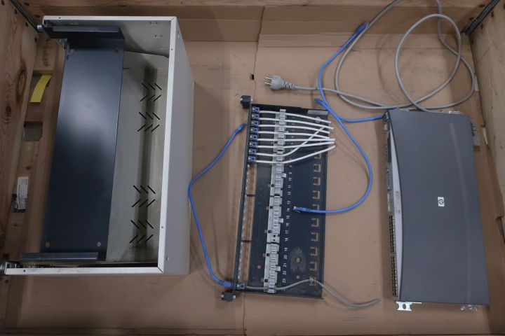 483746-1 Network switch HP Procurve 2524 with accessories