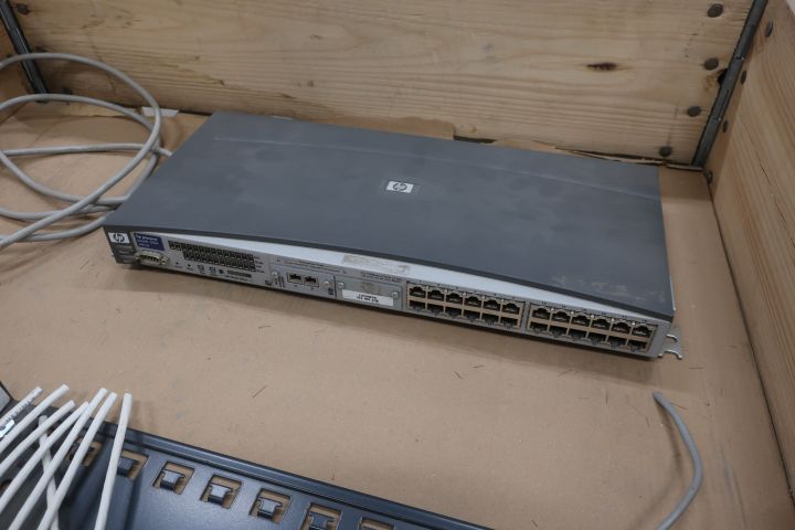 483746-3 Network switch HP Procurve 2524 with accessories