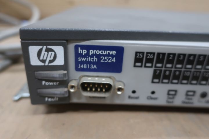 483746-4 Network switch HP Procurve 2524 with accessories