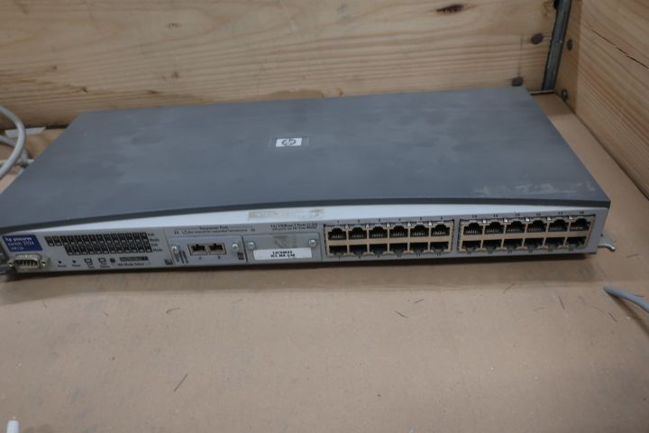 483746-5 Network switch HP Procurve 2524 with accessories