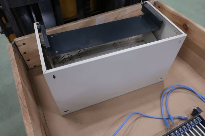 483746-10 Network switch HP Procurve 2524 with accessories