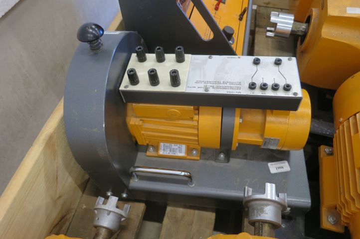 471131-5 Electric motors, lab out.