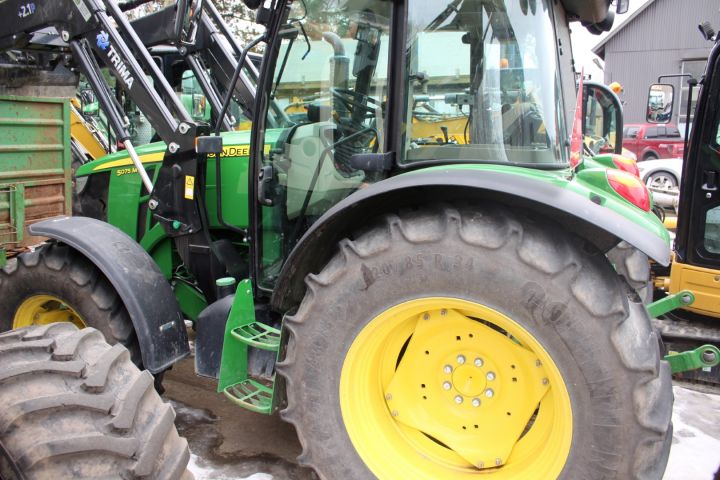483208-2 Tractor John Deere 5075M 4WD -16 (829 h, front loader)