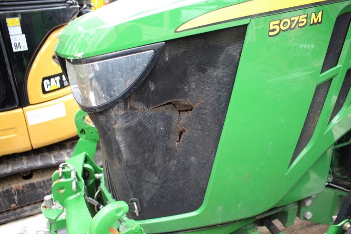 483208-4 Tractor John Deere 5075M 4WD -16 (829 h, front loader)