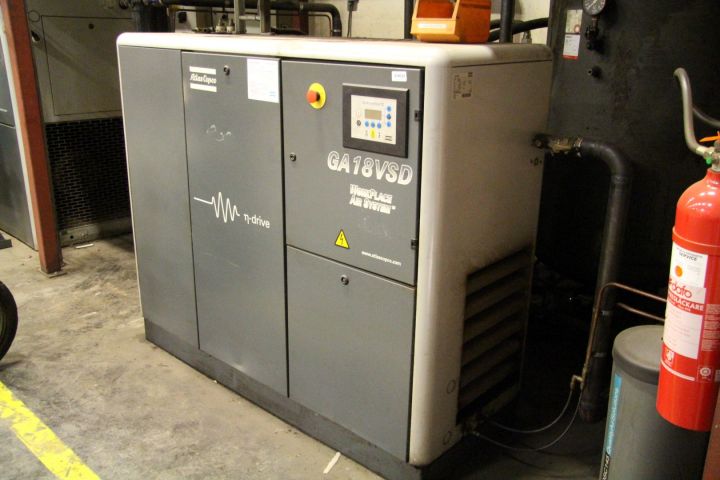 484032-2 Screw compressor Atlas Copco GA18VSD, incl tank -05