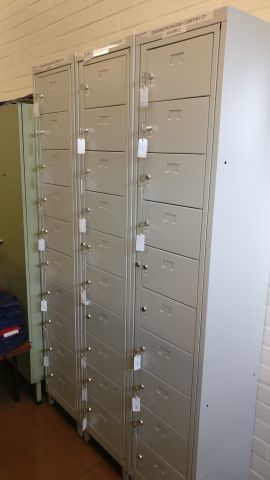 485053-2 Cabinet with lockers