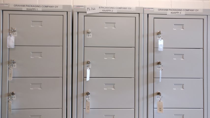 485053-1 Cabinet with lockers