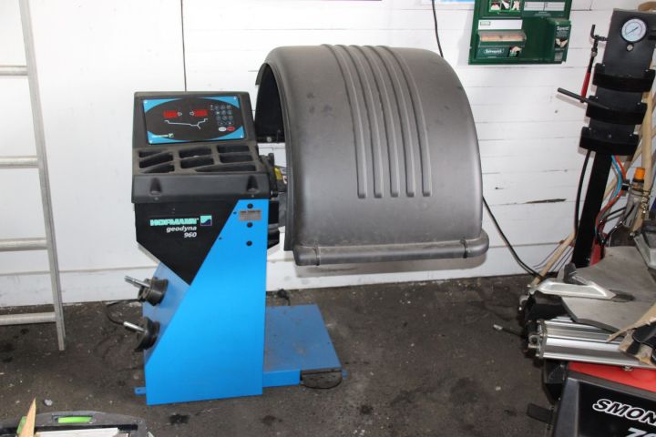 482290-1 Tire balancing machine Hofmann Geodyna 960
