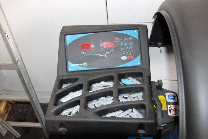 482290-2 Tire balancing machine Hofmann Geodyna 960