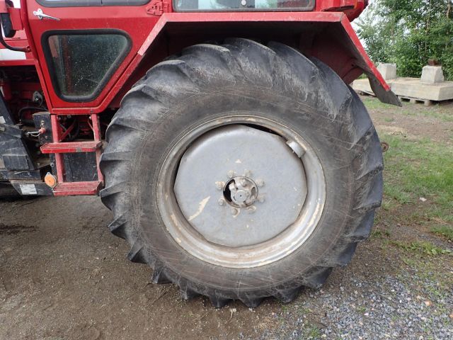 453297-11 BELARUS MTZ 562 Reg: HFO119