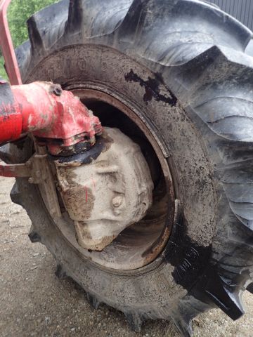 453297-32 BELARUS MTZ 562 Reg: HFO119