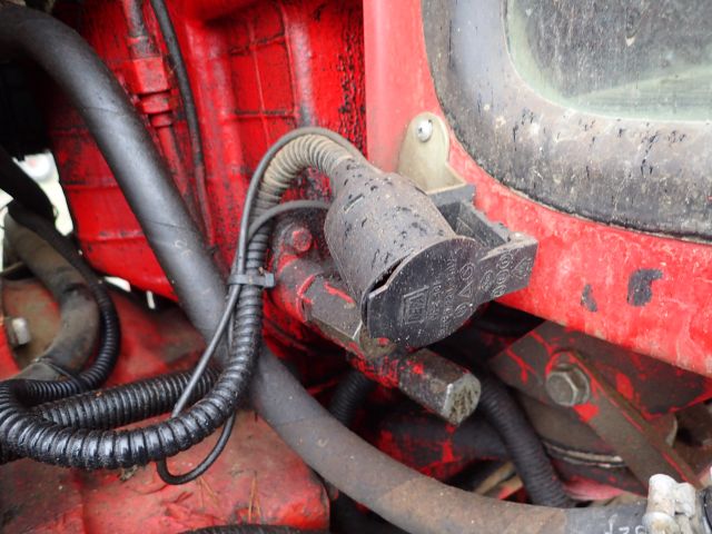 453297-62 BELARUS MTZ 562 Reg: HFO119