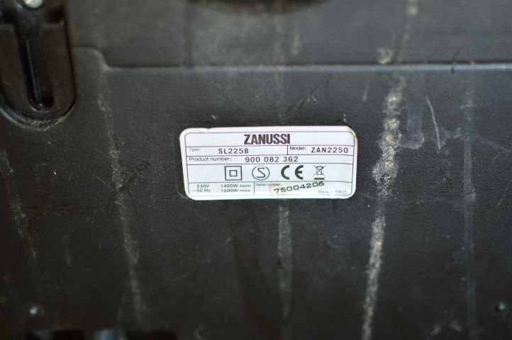 486501-4 Zanussi vacuum cleaner