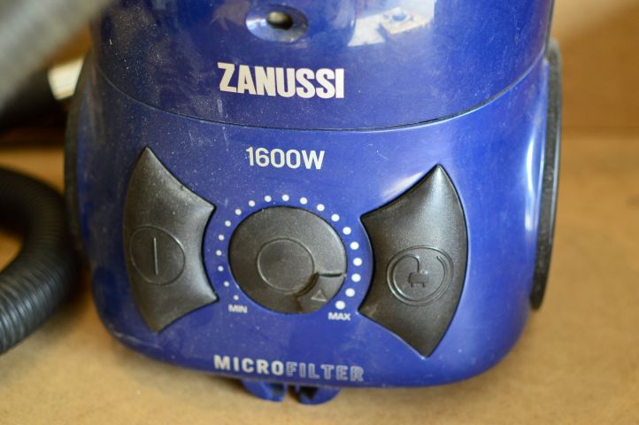 486501-2 Zanussi vacuum cleaner