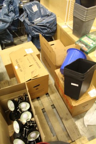 485490-1 Kitchen Utensils, Microwave, Coffee Maker, Dishware, Lamps