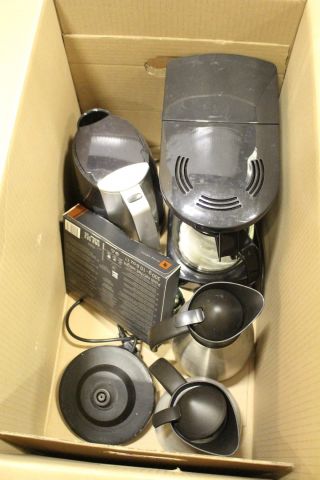 485490-4 Kitchen Utensils, Microwave, Coffee Maker, Dishware, Lamps