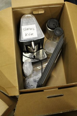 485490-6 Kitchen Utensils, Microwave, Coffee Maker, Dishware, Lamps