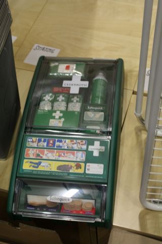 485490-8 Kitchen Utensils, Microwave, Coffee Maker, Dishware, Lamps