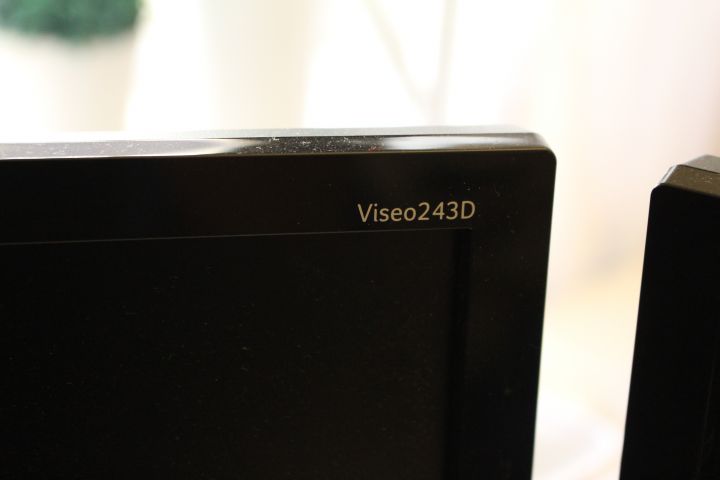 487579-3 Two computer screens Packard Bell