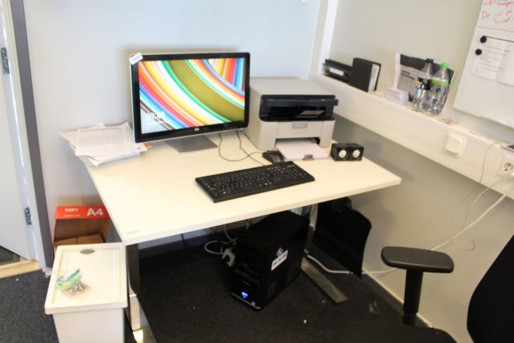 486928-2 Office workplace, desk, chair, EFG