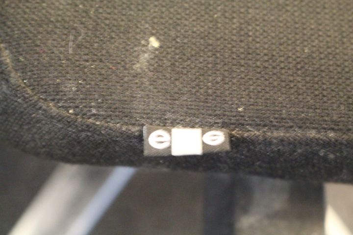 486928-6 Office workplace, desk, chair, EFG