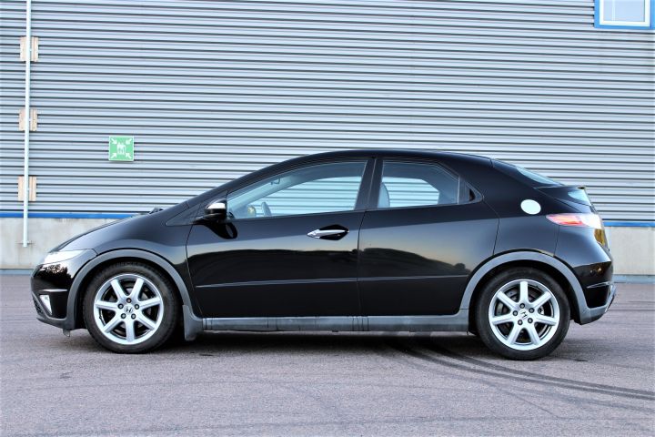 433609-3 Honda Civic 5-door 1.8 i-VTEC 140hk, -07