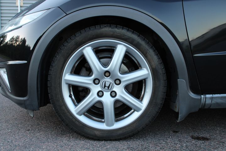 433609-4 Honda Civic 5-door 1.8 i-VTEC 140hk, -07