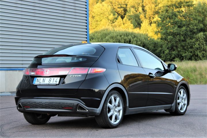 433609-18 Honda Civic 5-door 1.8 i-VTEC 140hk, -07