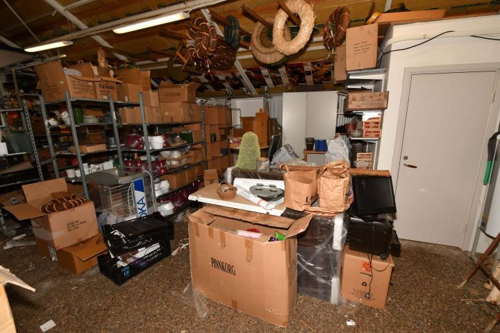 486715-1 Plates, pots, etc.