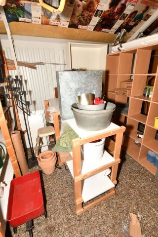 486715-4 Plates, pots, etc.