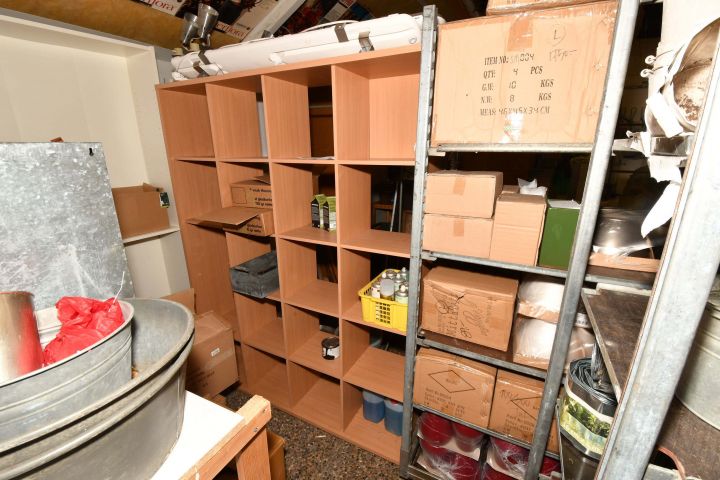 486715-5 Plates, pots, etc.