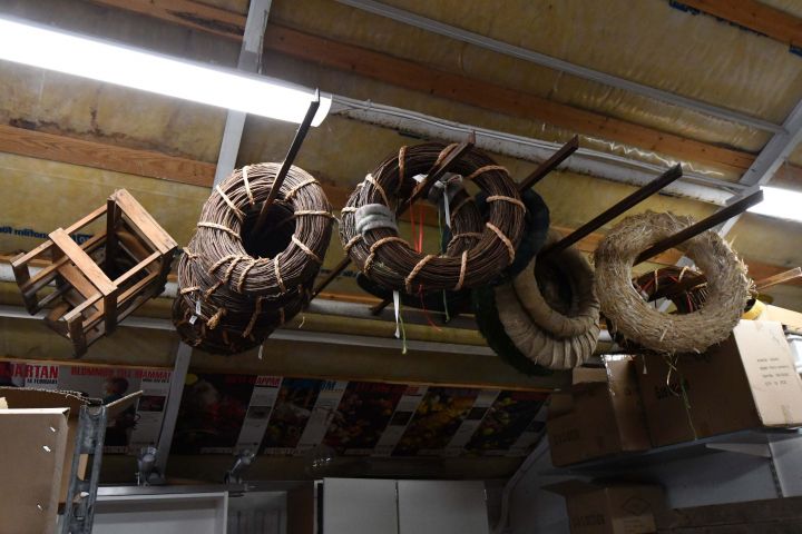 486715-7 Plates, pots, etc.