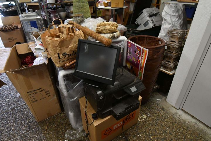 486715-11 Plates, pots, etc.