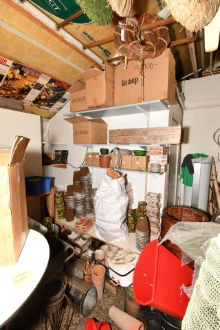 486715-12 Plates, pots, etc.