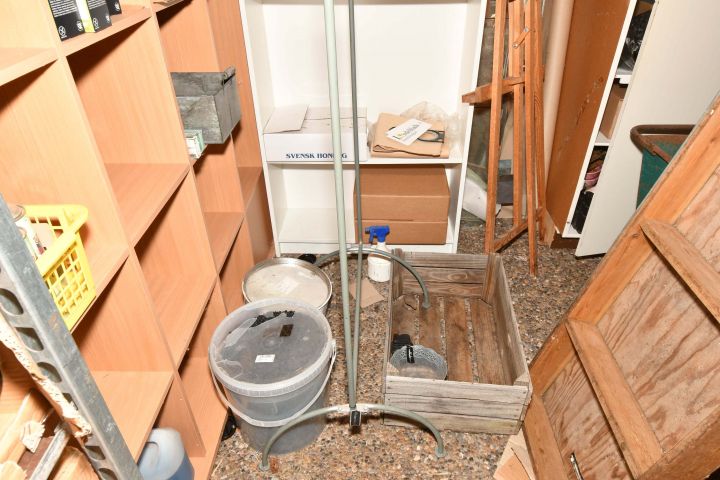 486715-14 Plates, pots, etc.