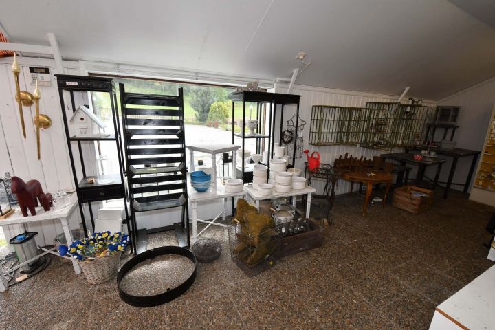 486720-1 Decor, ornamental shelves, etc.